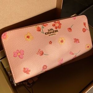 Coach Floral Bloom Wallet(multiple card holder slots) zippered w/wrist strap.NWT